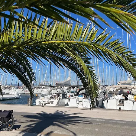 Apartment Pour 6 Avec Piscine Hyeres